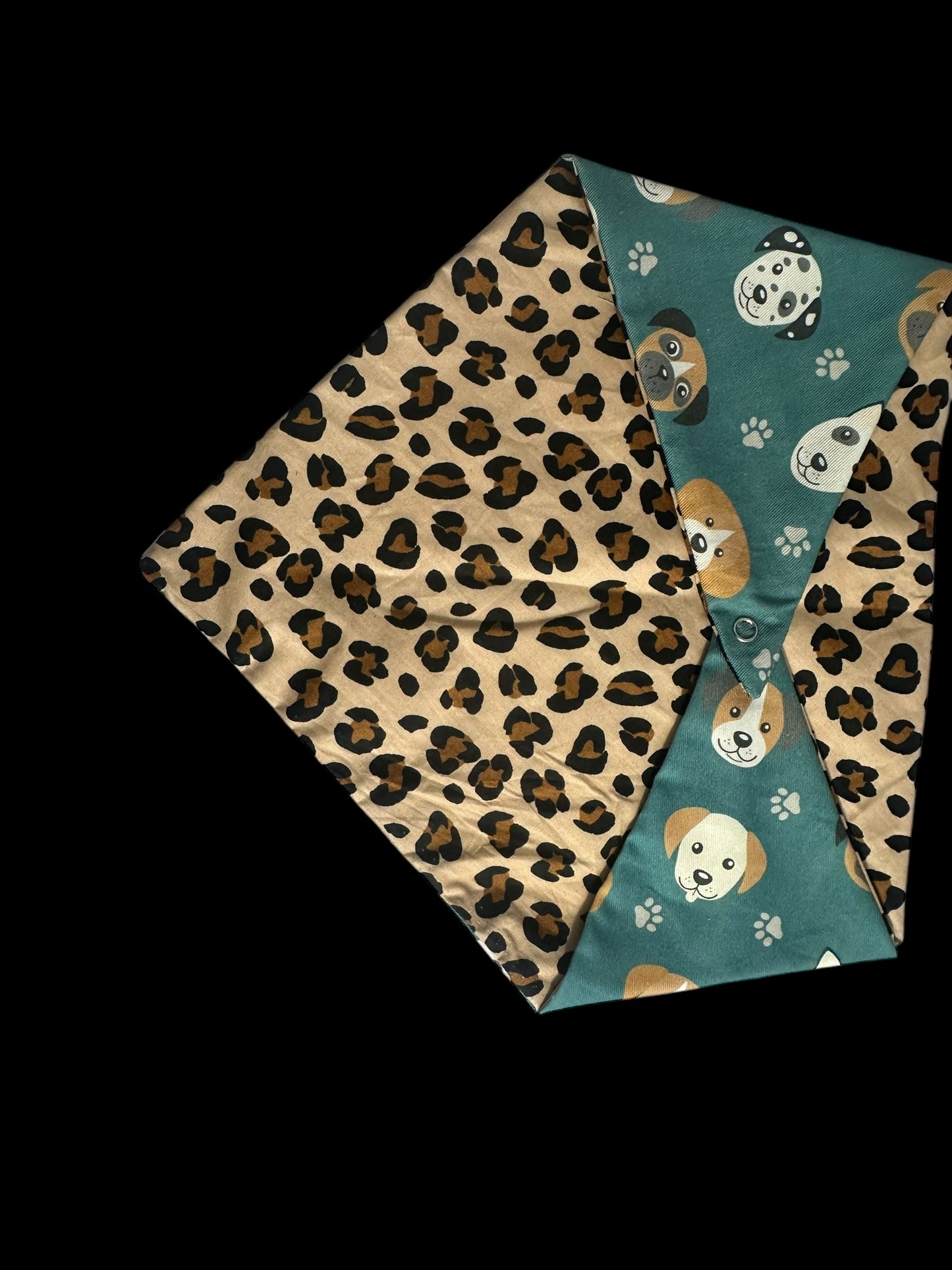 Medium dog bandanas- Dogs and leopard print