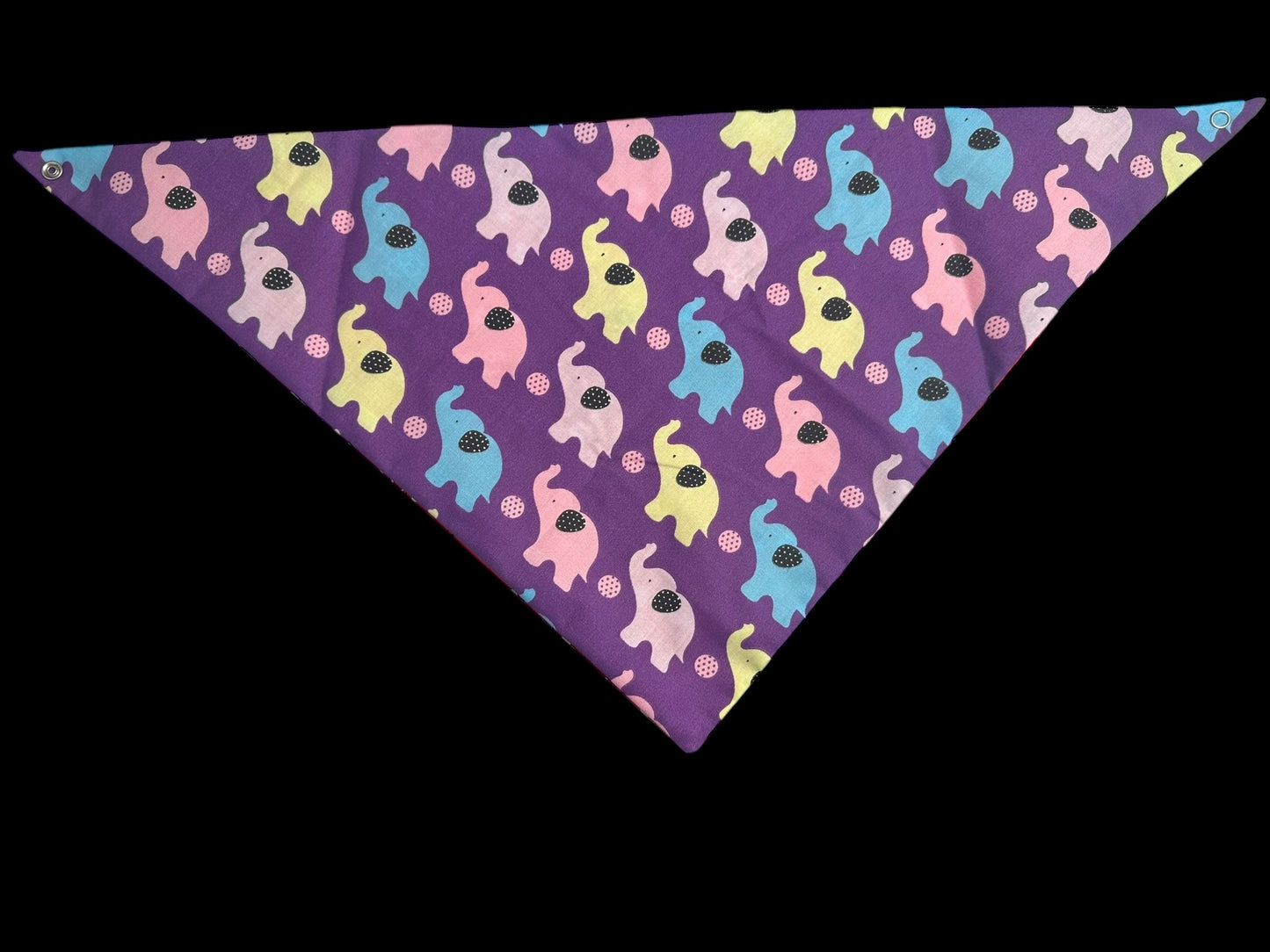 M Purple multicoloured elephants / red flowers